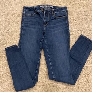 AEO High Rise Jegging - medium dark wash jeans size 4 Long
